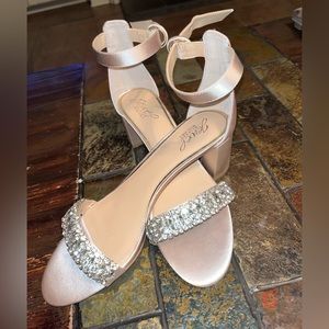 NWOT Jewel Badgley Mischka size 9 bejeweled heels